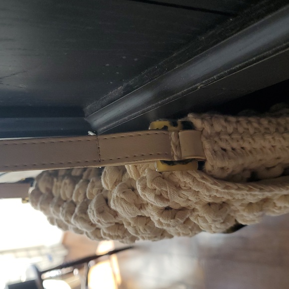 Textured Handbag - Picture 4 of 8